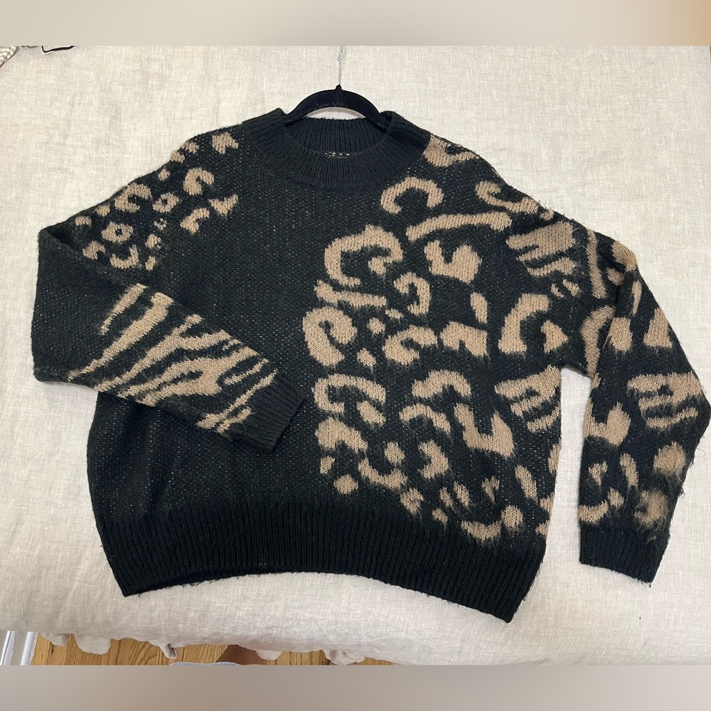 Elan black sweater with animal print